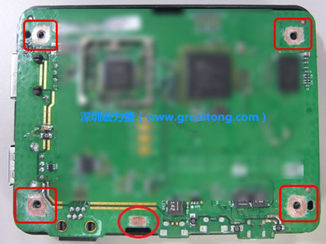 手動去綠漆。使用傳統(tǒng)的刀片去除綠漆后的效果。