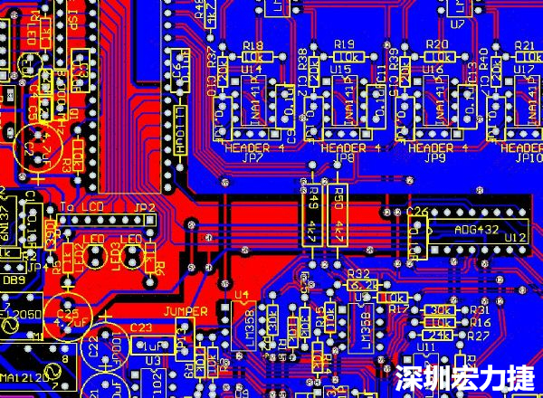 一般產(chǎn)品的PCB設(shè)計(jì)，多數(shù)先決定元件布局，再進(jìn)行線路連接，于元件位置就先改善干擾問(wèn)題，再?gòu)木€路細(xì)節(jié)著手改善產(chǎn)品。
