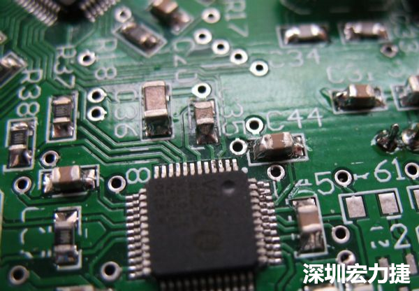 音訊電路訊號(hào)品質(zhì)，是影響操作體驗(yàn)的關(guān)鍵，電路布局要特別注意。