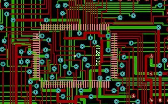 圖1：兩種PCB模型的部分電路。頂圖：傳統(tǒng)設(shè)計版本。