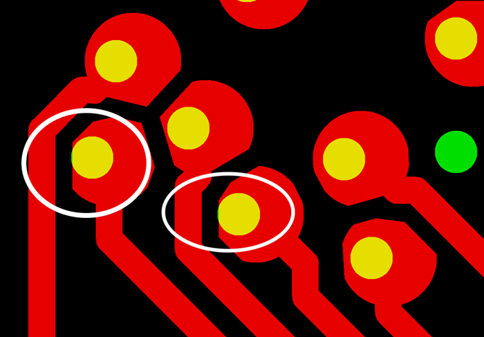 PCB生產(chǎn)會產(chǎn)生同一方向性的小小量偏移，焊盤被削的方向無規(guī)則，最惡劣的情況還會出現(xiàn)個別孔破焊環(huán)